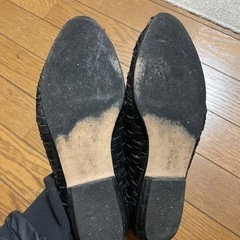 編み目　靴　ブラック　ポインテッドの画像