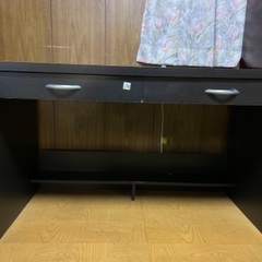 少々の剥がれがあります　子供が貼ったシールがあります