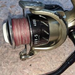 釣り竿とリールの画像