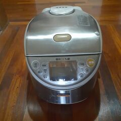 現在お取引き調整中　　炊飯器　IH圧力保温釜　東芝　RC-BG1...