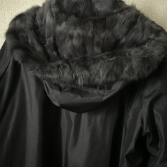 コート　黒色　リバーシブル　裏毛皮　フードは取りはずしできます。の画像