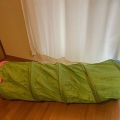 最終値下げ⤵️3/30迄引取り限定【中古】IKEA(イケア) BUSA 40192016 プレイトンネルとH&Mの蝶々の羽（キッズ用）の画像