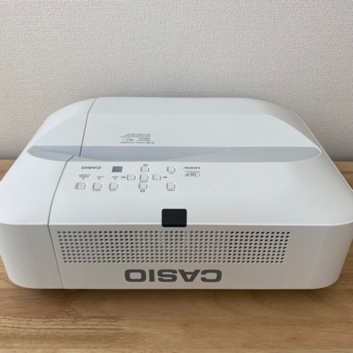 CASIOの超単焦点プロジェクター XJ-UT352W