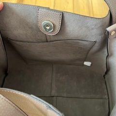 ドゥクラッセ　バッグ　トープ色の画像