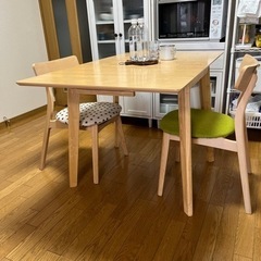 【引渡済】テーブルと椅子2脚