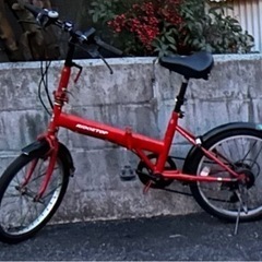 古い折り畳み自転車になります。サドル棒ロングにしてあります。
