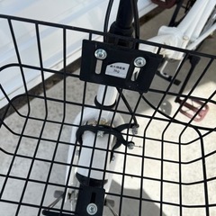 折りたたみ自転車　白の画像