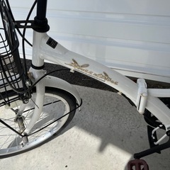 折りたたみ自転車　白の画像