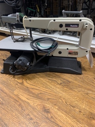 糸のこ盤　MAKITA    MDJ401