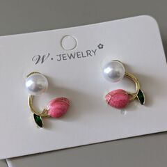 チューリップ/スタッドピアス（新品）の画像