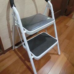 折りたたみ式脚立