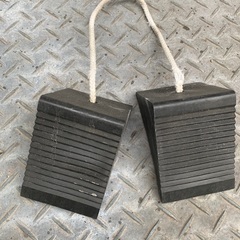 中古の車止め無料で差し上げます。