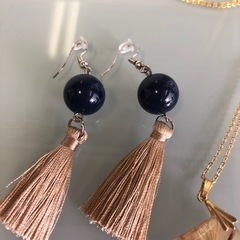 服/ファッション アクセサリー ネックレス　ゴールド　ピアス　パール　ネイビーの画像