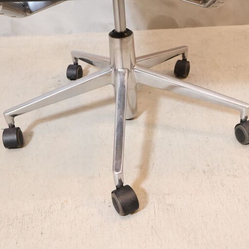 Cassina ixc.(カッシーナ イクスシー) ROLLINGFRAME+ TILT(ローリングフレームプラス ティルト)/本革張りスウィベルチェア。レザー デスクチェア/Alias(アリアス)