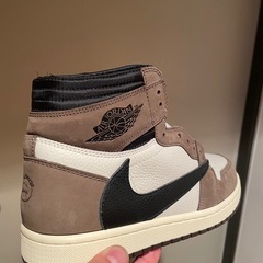 ナイキ×トラヴィススコット エアジョーダン1 レトロ ハイカット...