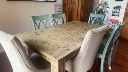 アメリカの大きめダイニングテーブル