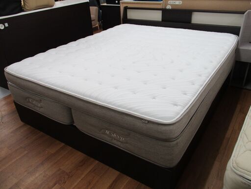 R370 NITORI 人気高級感 クイーンベッド、ダブルマットレス、幅170cm Used・美品