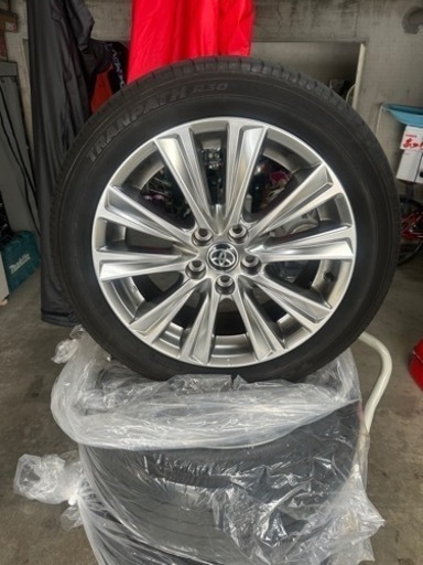 車のパーツ タイヤ、ホイール