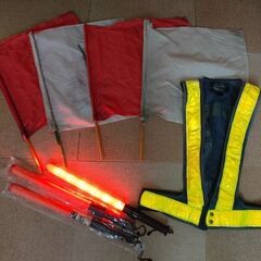 誘導灯＆紅白旗＆反射ベストの画像