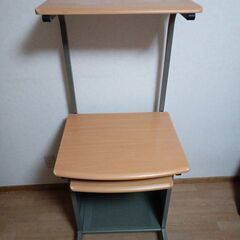 パソコンデスク（もう処分します。ご連絡はお早めに）