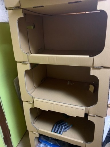 値下げしました。段ボール　棚　80枚あります。