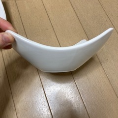 四角い白い皿　2枚の画像