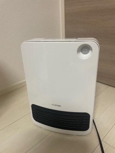 アイリスオーヤマ セラミックファンヒーター セラミックヒーター 人感センサー付 ボタン操作 1200W ~8畳 JCH-126T-W ホワイト