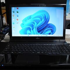 きれいな品です。新品SSD/256GB＋HDD/750GBメモリ...