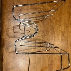 縦にも横にも置けるフライパンスタンド　の画像