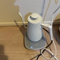 電気ポット0.8 L（温度設定機能/保温機能/防空焼機能）白色YKG-C 800（W）の画像