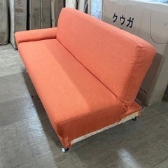 片肘　オシャレなオレンジ色の布製ソファーベッド　脚付き　訳ありの画像