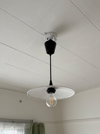 帰国のため、特別セール中！白いペンダントライト（LED電球付き）販売。他にもあります！価格交渉可能。