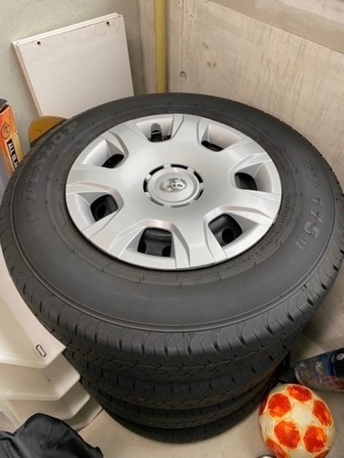 車のパーツ タイヤ、ホイール