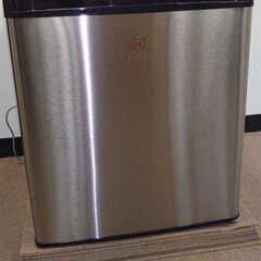 冷蔵庫45L エレクトロラックス　ERB 0500SA-RJP