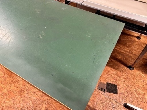 作業台　サカエ　一部カットあり　サイズ　幅140 奥90 高さ69cm