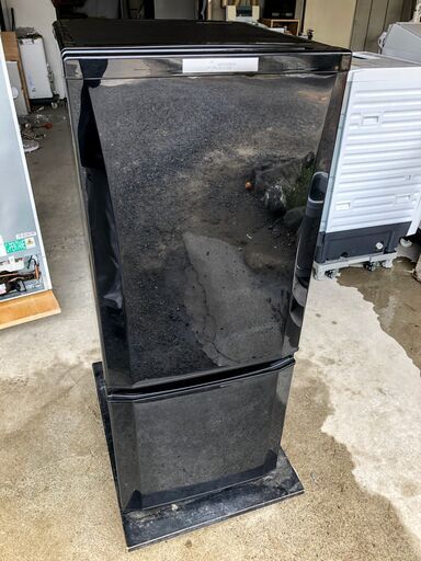 MITSUBISHI 2ドア冷蔵庫 MR-P15Y-B 2015年 146L ラウンドカットデザイン 静音設計!! 耐熱トップテーブル 製