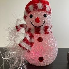 光る雪だるまの画像