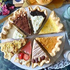 サクサク食感のピーカンナッツを楽しめるアメリカパイ！　１ホールサイズでも販売中！ - 地元のお店