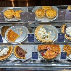 サクサク食感のピーカンナッツを楽しめるアメリカパイ！　１ホールサイズでも販売中！ − 東京都