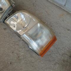 200系　ハイエース　純正ヘッドライト　左右セット！の画像