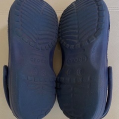 crocs 子供用サンダル  22cm J4  紺色の画像