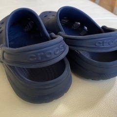 crocs 子供用サンダル  22cm J4  紺色の画像