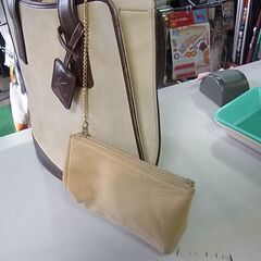 セール中につき、通常特価4,378円より30%引きの3,064円!　【⑬】KITAMURA　キタムラ　ハンドバッグ　ポーチ付き　ミニトートバッグ　スエード　ベージュの画像