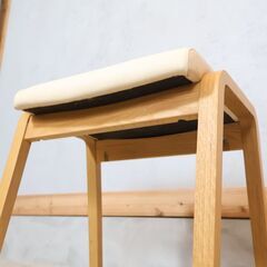 人気のkarimokuよりCT0406 スツールです！オーク材を使用した