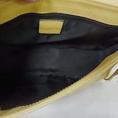 セール中につき、通常特価4,928円より30%引きの3,449円!  LANVIN　ランバン　ショルダーバッグ　イエロー　バッグの画像