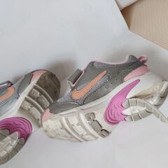 無料　NIKE　子供靴　14センチ　ジャンク品　靴底のゴム部分が外れていますの画像