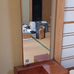 引越で不要になりました。鏡台