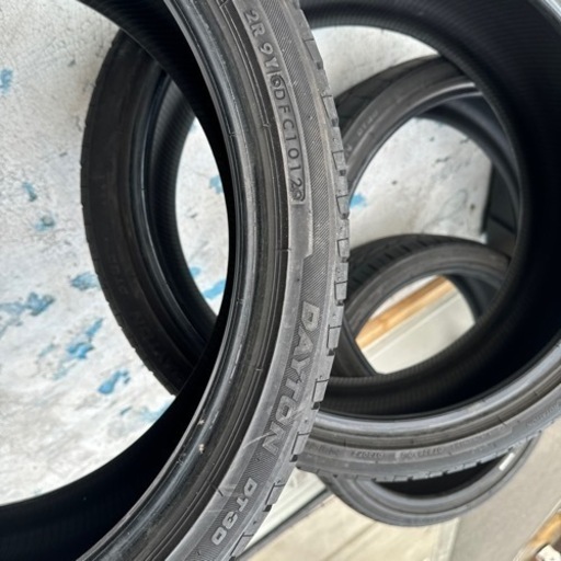 車のパーツ タイヤ、ホイール