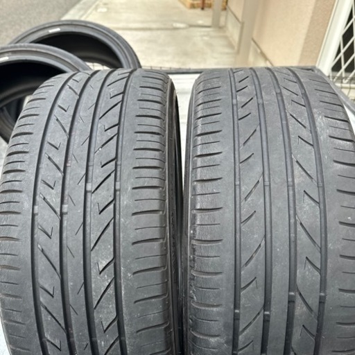 車のパーツ タイヤ、ホイール