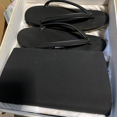 喪服用の黒のバック、草履　